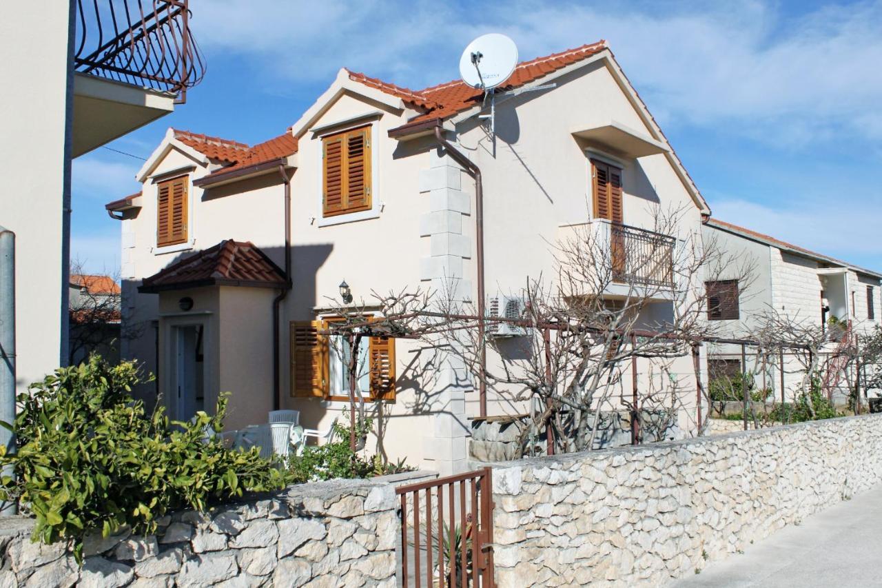 Apartments With A Parking Space Supetar, Brac - 6037 Exterior photo