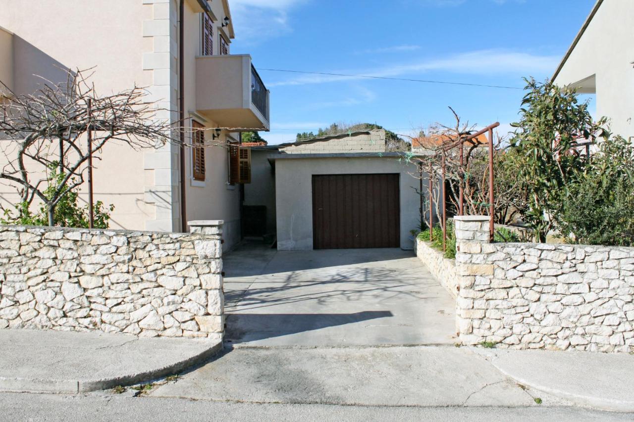 Apartments With A Parking Space Supetar, Brac - 6037 Exterior photo