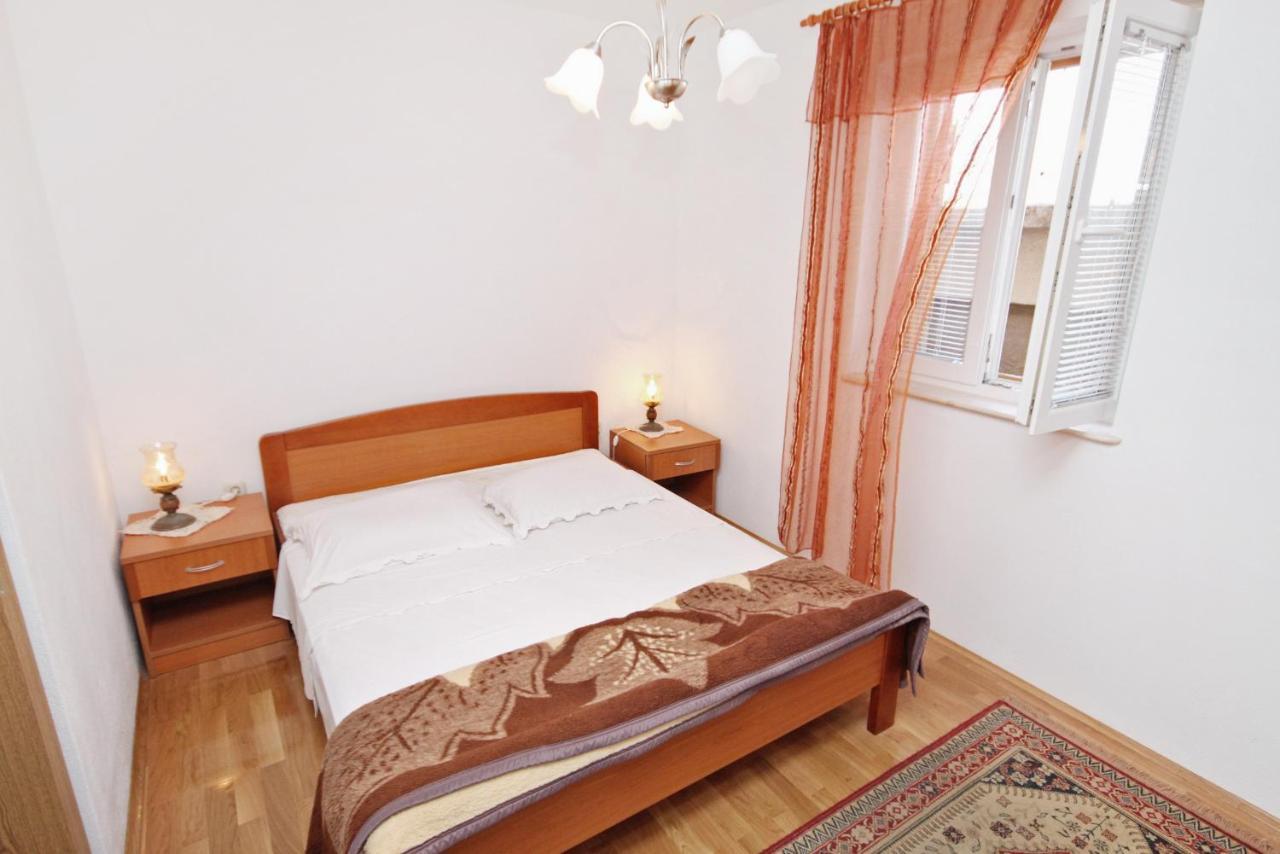 Apartments With A Parking Space Supetar, Brac - 6037 Exterior photo