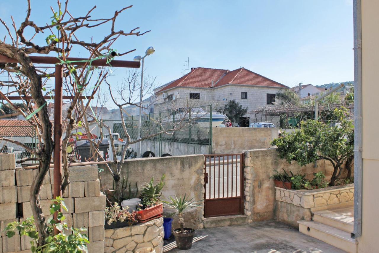 Apartments With A Parking Space Supetar, Brac - 6037 Exterior photo