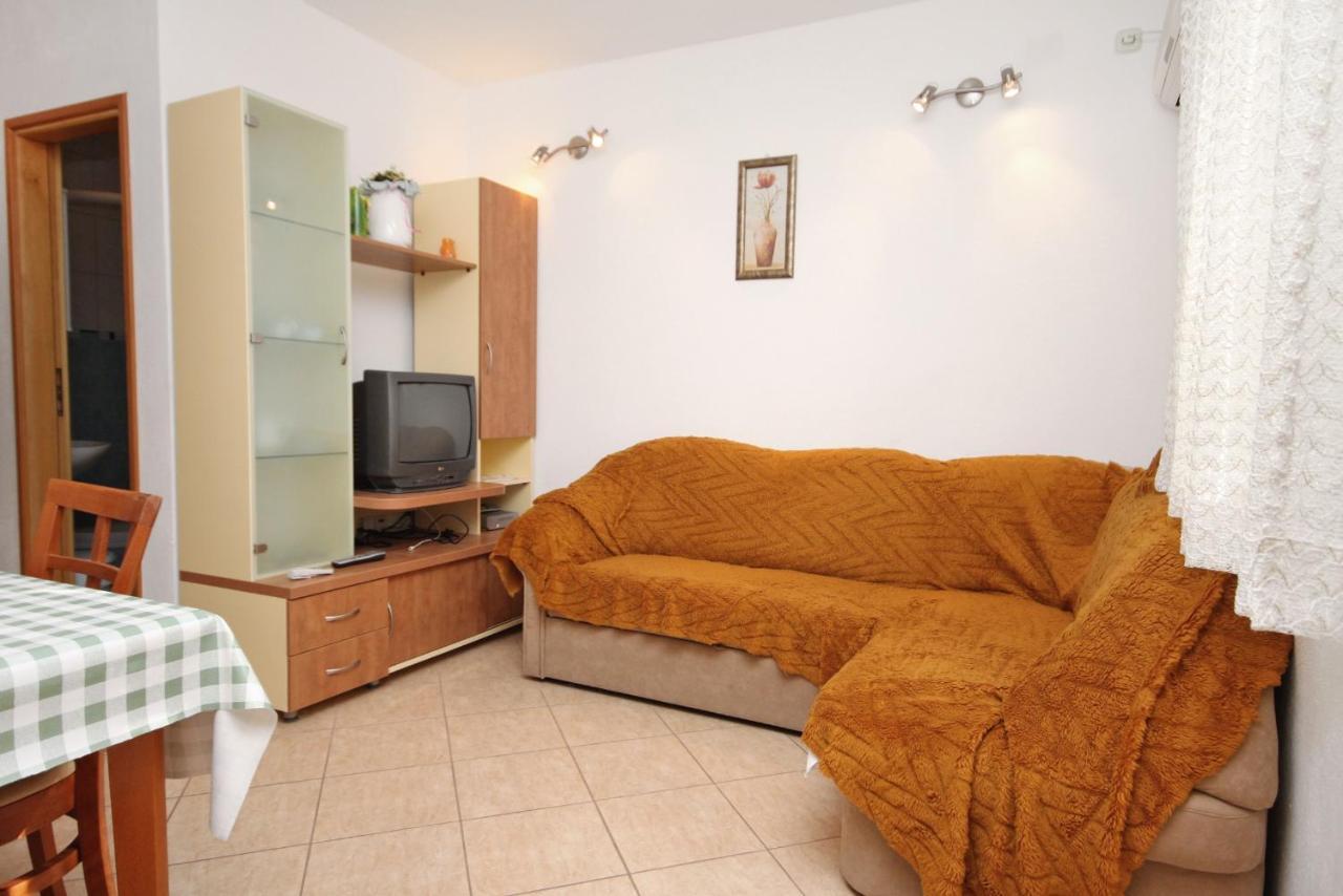 Apartments With A Parking Space Supetar, Brac - 6037 Exterior photo