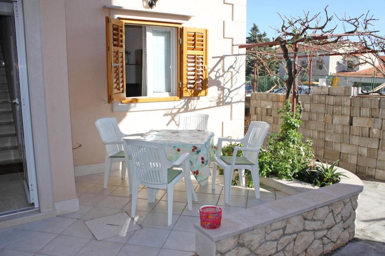 Apartments With A Parking Space Supetar, Brac - 6037 Exterior photo